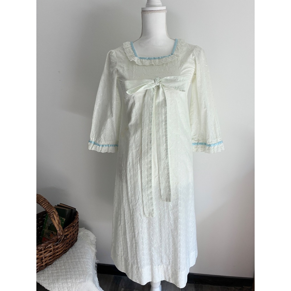 Vintage 1950s 60s White Eyelet Nightgown Blue Ribbon Bow Restoration As Is XS/S